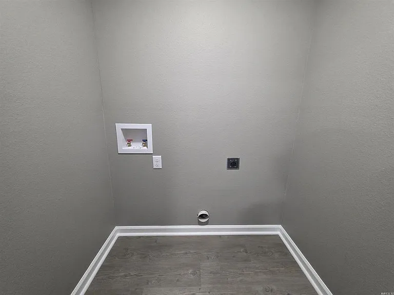 407 Rock St — Photo 8