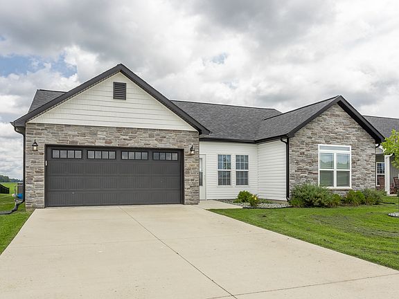 3rd image of 2483 Fiona Dr