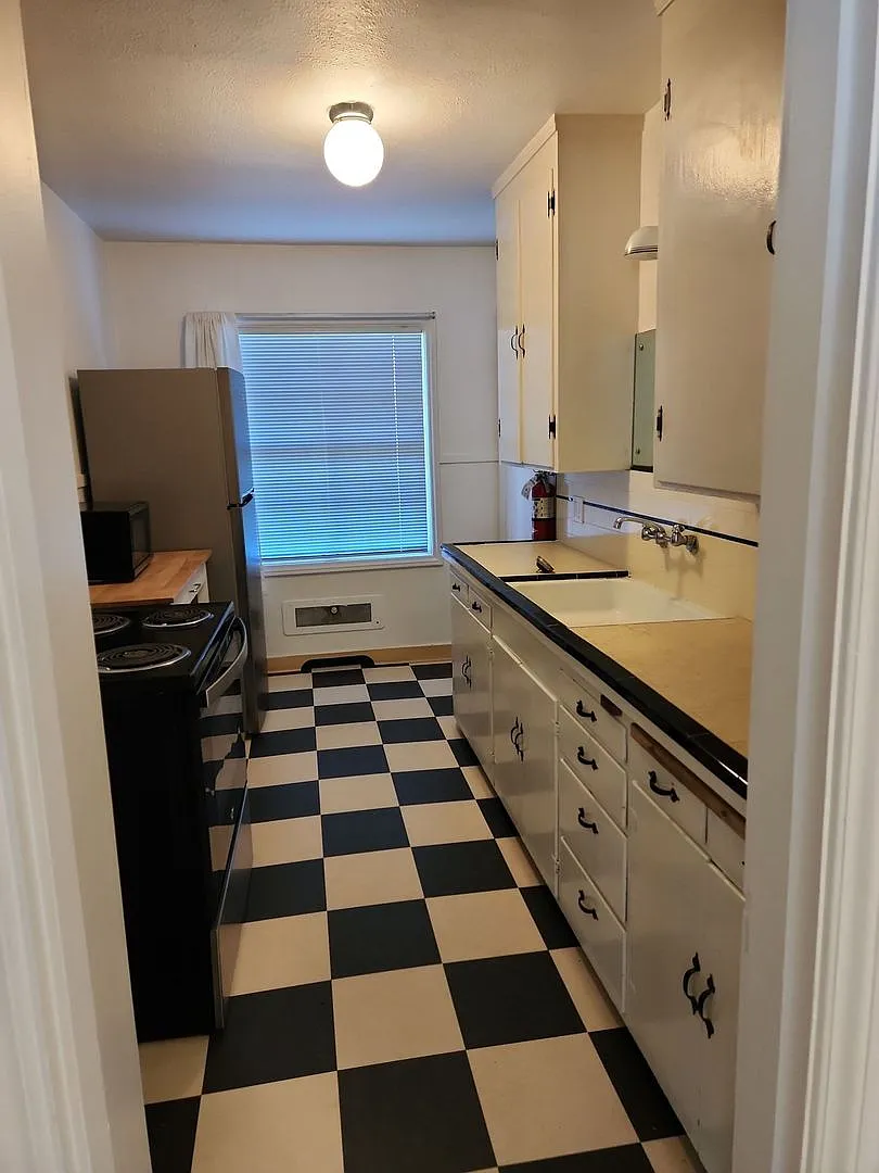 We have the wonderful 2bed/1bath you've been waiting for! — Photo 1