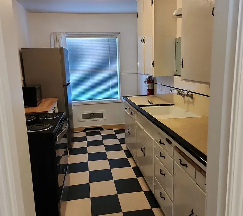 We have the wonderful 2bed/1bath you've been waiting for!