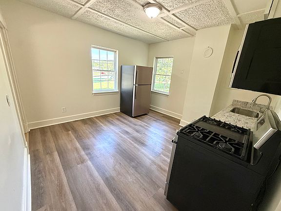 4th image of 220 N Cherry St #2