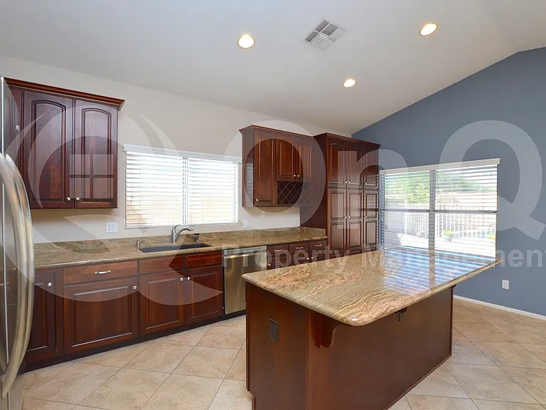 4734 E Charleston Ave — Photo 4