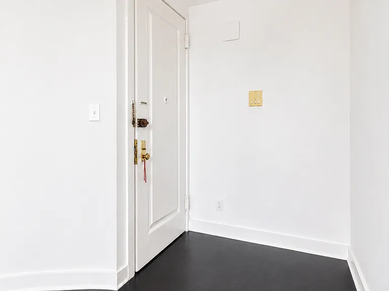 40 E 68th St #3C — Photo 17
