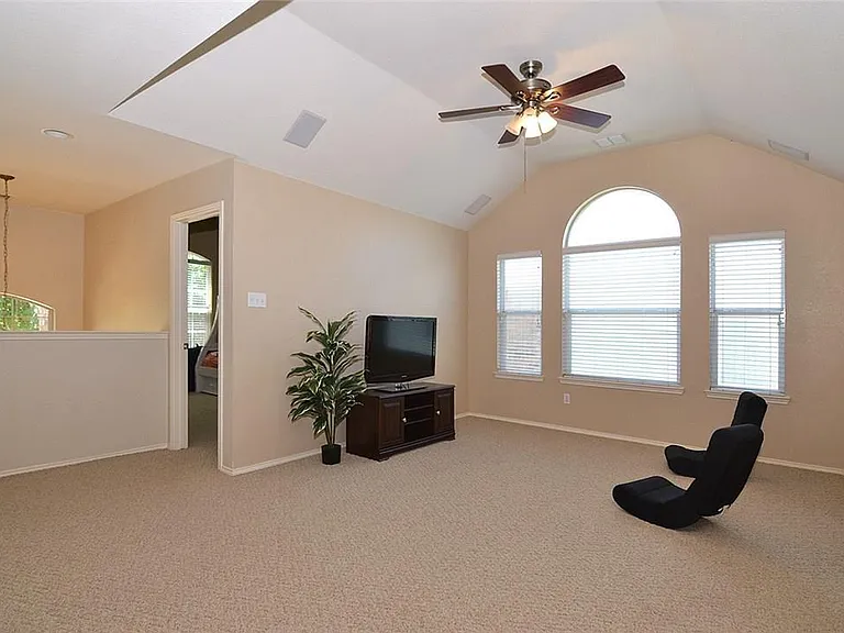 4401 Caledonia Creek Ln — Photo 8