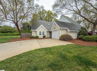90 Forest Lake Dr, Simpsonville, SC 29681