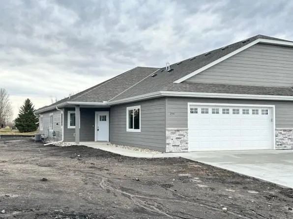 254 Eau Claire Ave SE, Hutchinson, MN 55350