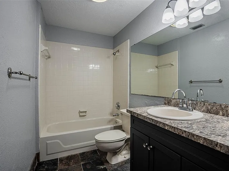 8 Huntley Ct #8 — Photo 11