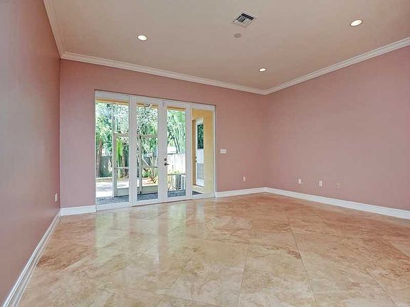 4th image of 851 SW 11th Ct #851