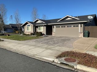 2722 SW Eastwood Ln, Grants Pass, OR 97527