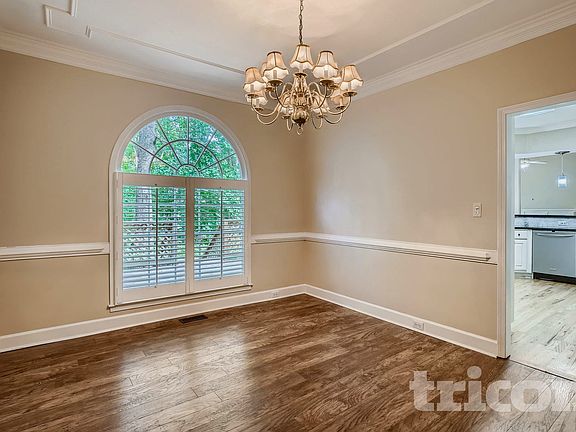 4th image of 2207 Lullwater Dr