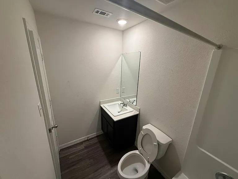 5509 Nielan St #B — Photo 8