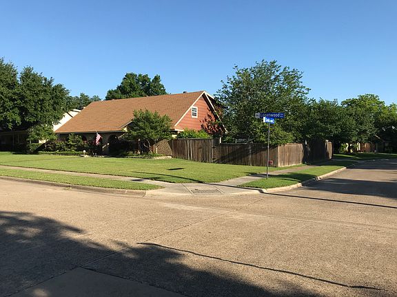 3rd image of 907 Loganwood Ave