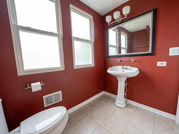 3rd image of 2711 W 98th Pl