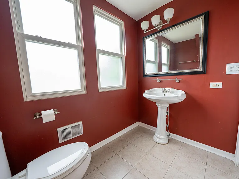 2711 W 98th Pl — Photo 3