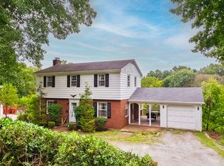 140 Sunset Dr, Penn Hills, PA 15235