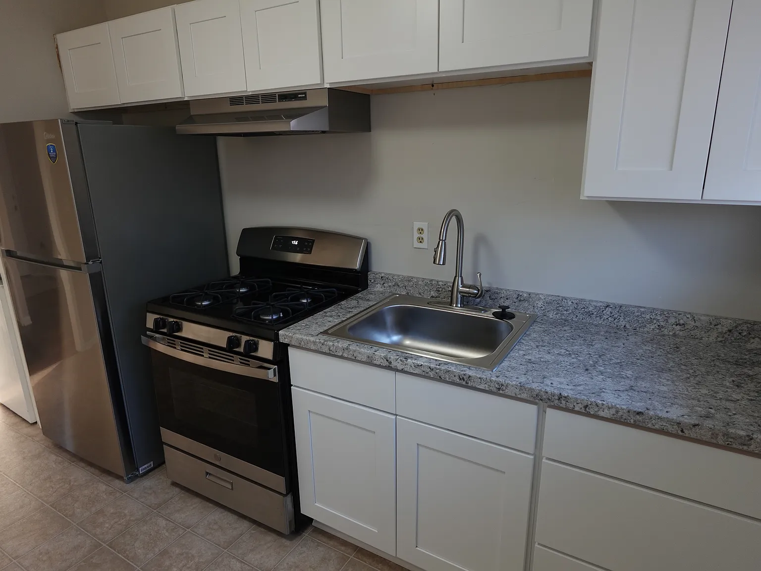 1 bed, 1040 sqft, $845 — Photo 4