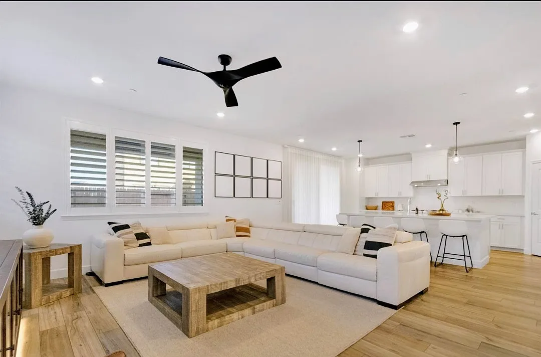 1008 Blue Range Way — Photo 3