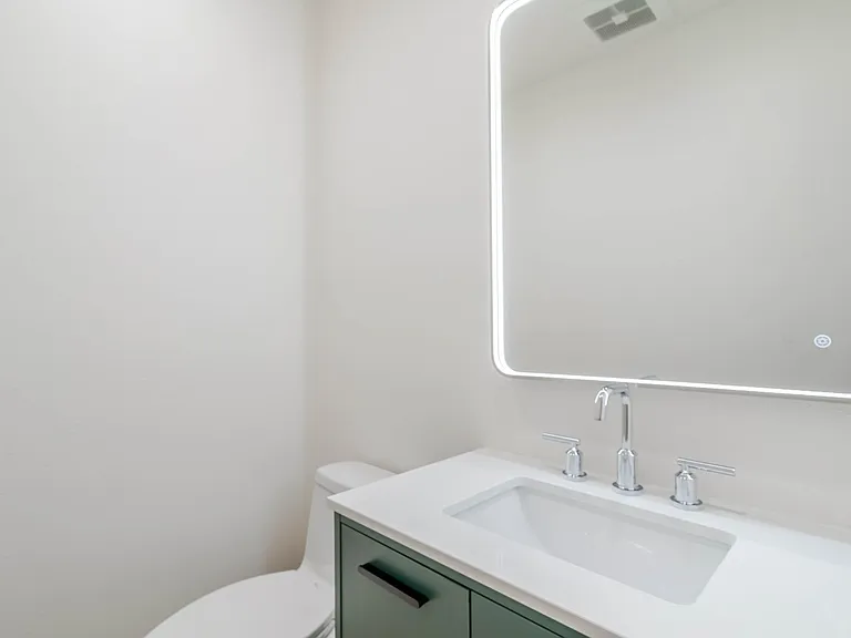 323 N Louise St #C — Photo 15