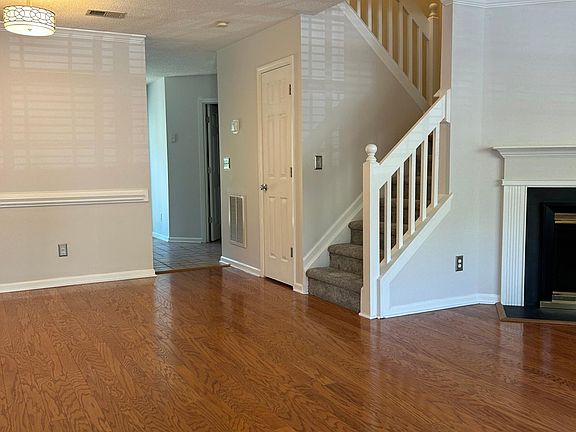 4th image of 3274 Summercroft Ln