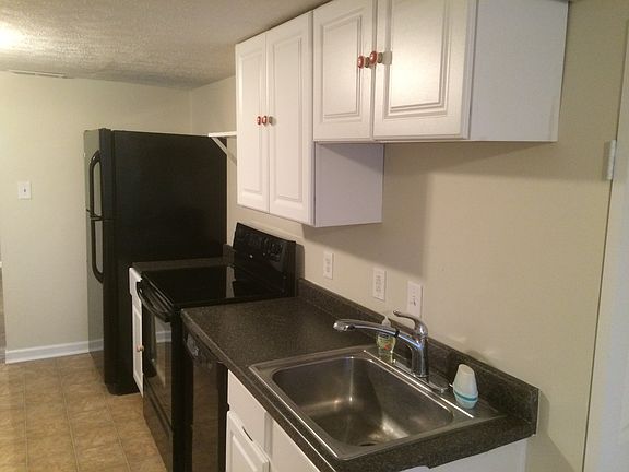 3rd image of 844 Meadow Ln
