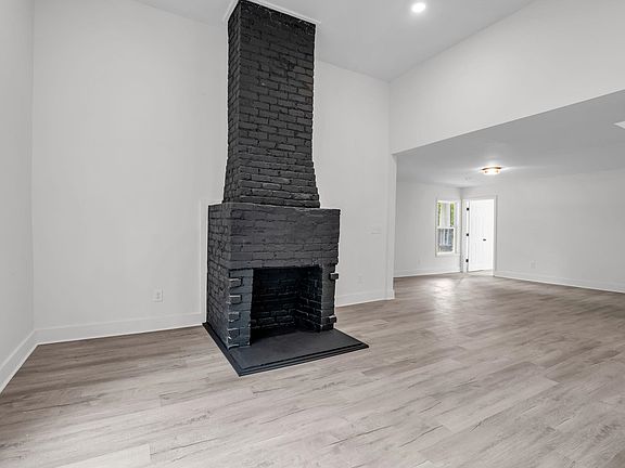 4th image of 445 E Buford St