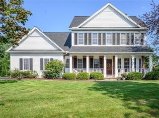 74 Bainbridge Ln, Webster, NY 14580