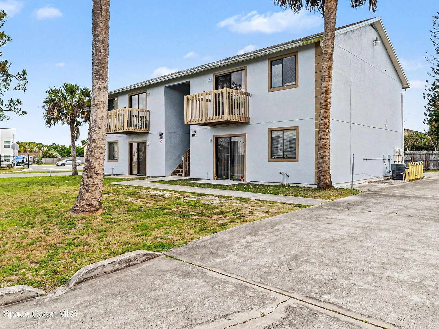 2 bed, 1.0 bath, 870 sqft, $1,350 — Photo 2