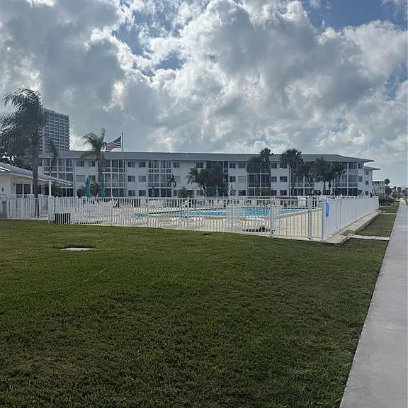 775 John Ringling Blvd #33 — Photo 38