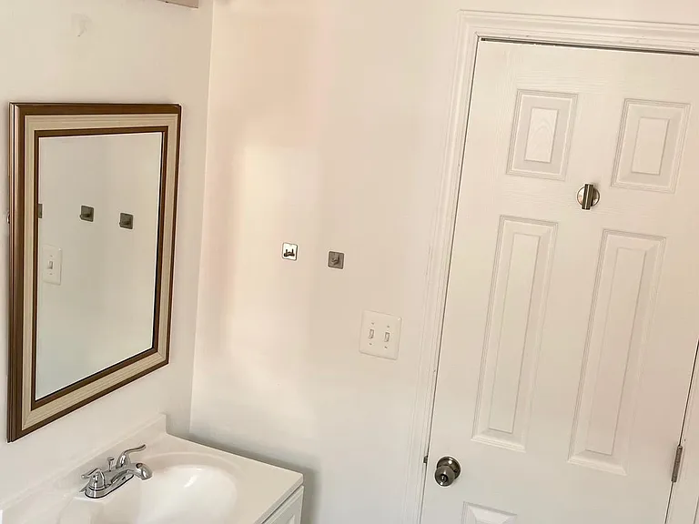 1838 C St SE #2 — Photo 5