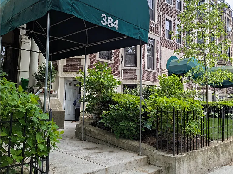 384 Riverway #B — Photo 15