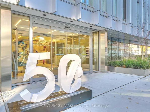 50 McCaul St #607, Toronto, ON M5T 0B6