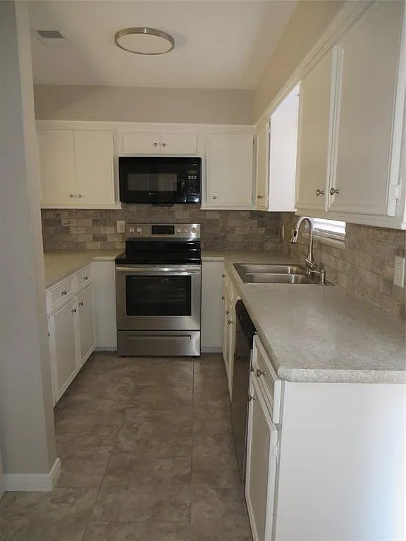 2 bed, 2.0 bath, 1200 sqft, $1,400 — Photo 2