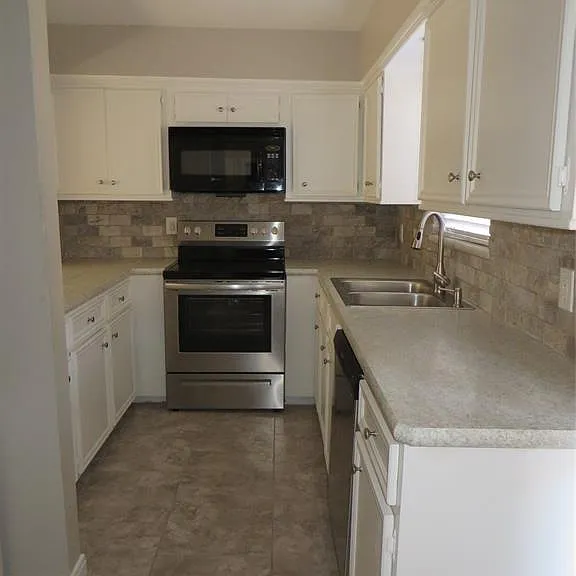 8716 Club House Dr #5 — Photo 2