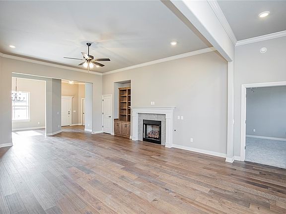 2nd image of 301 Doral Dr