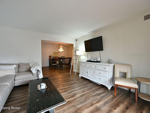 5th image of 1815 Gardiner Ln APT C28