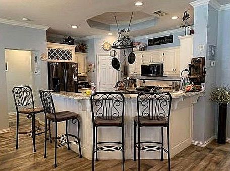 Kitchen & Breakfast area