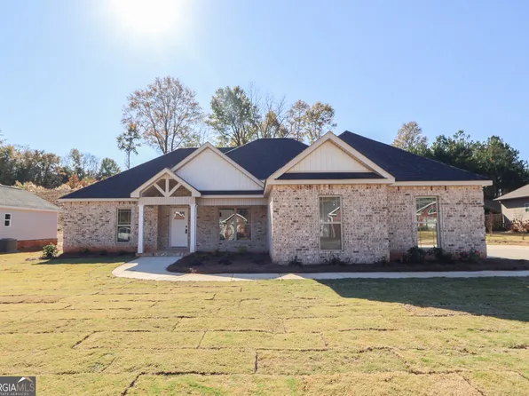 402 Collins Estate Ave, Centerville, GA 31028