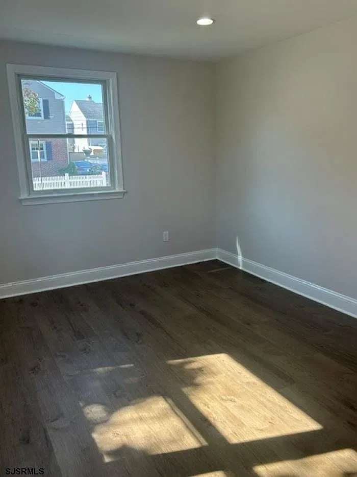 2 bed, 1.0 bath, 1650 sqft, $2,495 — Photo 4