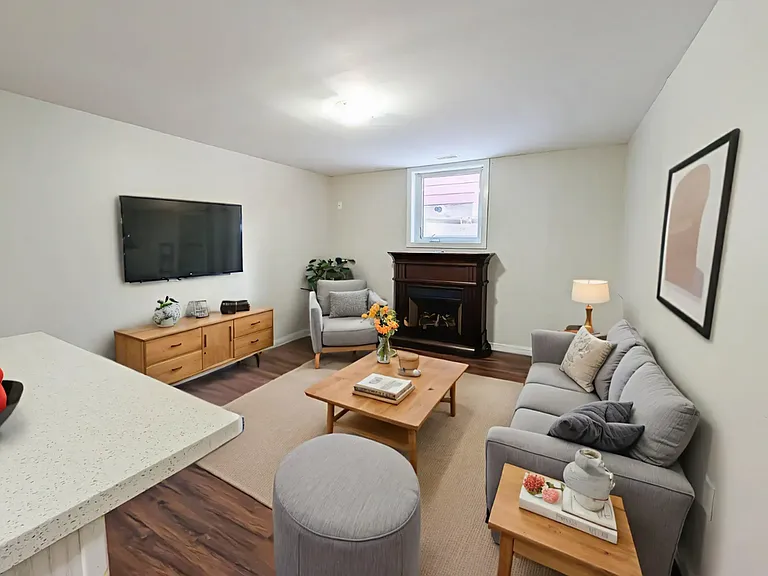 89 Clarendon Ave — Photo 1