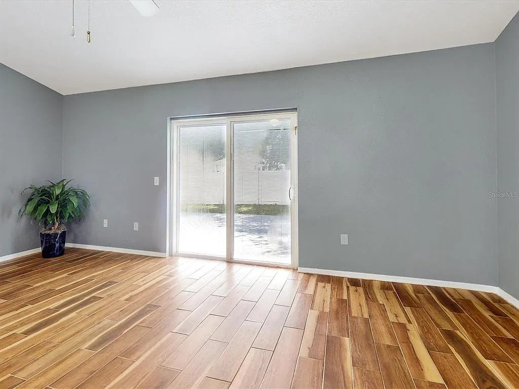 4 bed, 2.0 bath, 1330 sqft, $1,800 — Photo 4