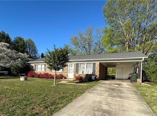 784 White Pines Country Club Rd, Mount Airy, NC 27030