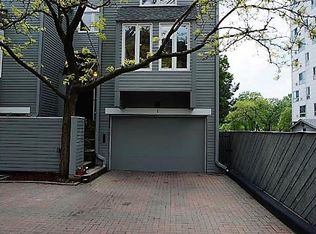 1 Greenway Gables, Minneapolis, MN 55403