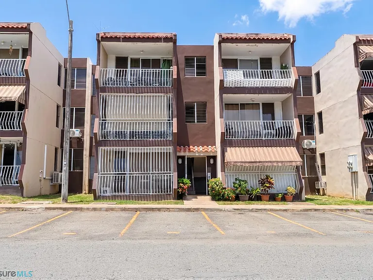 117-B Parque Arcoiris #117B — Photo 1