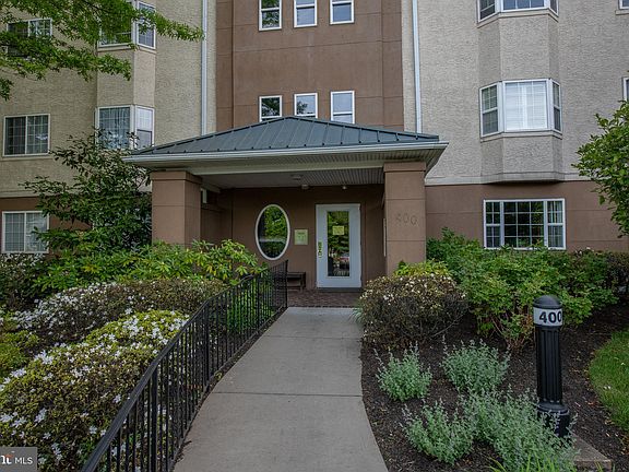 3rd image of 426 Paoli Pointe Dr #426U