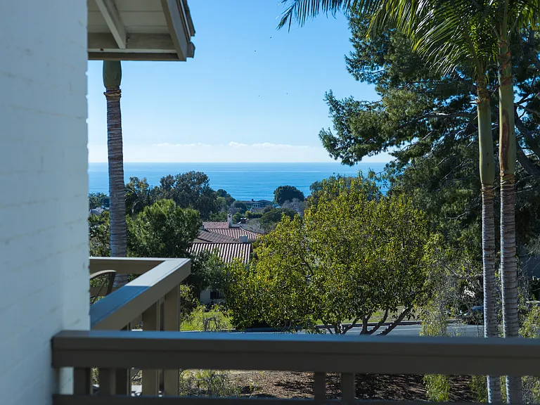 Lunada Bay Apartments — Photo 25