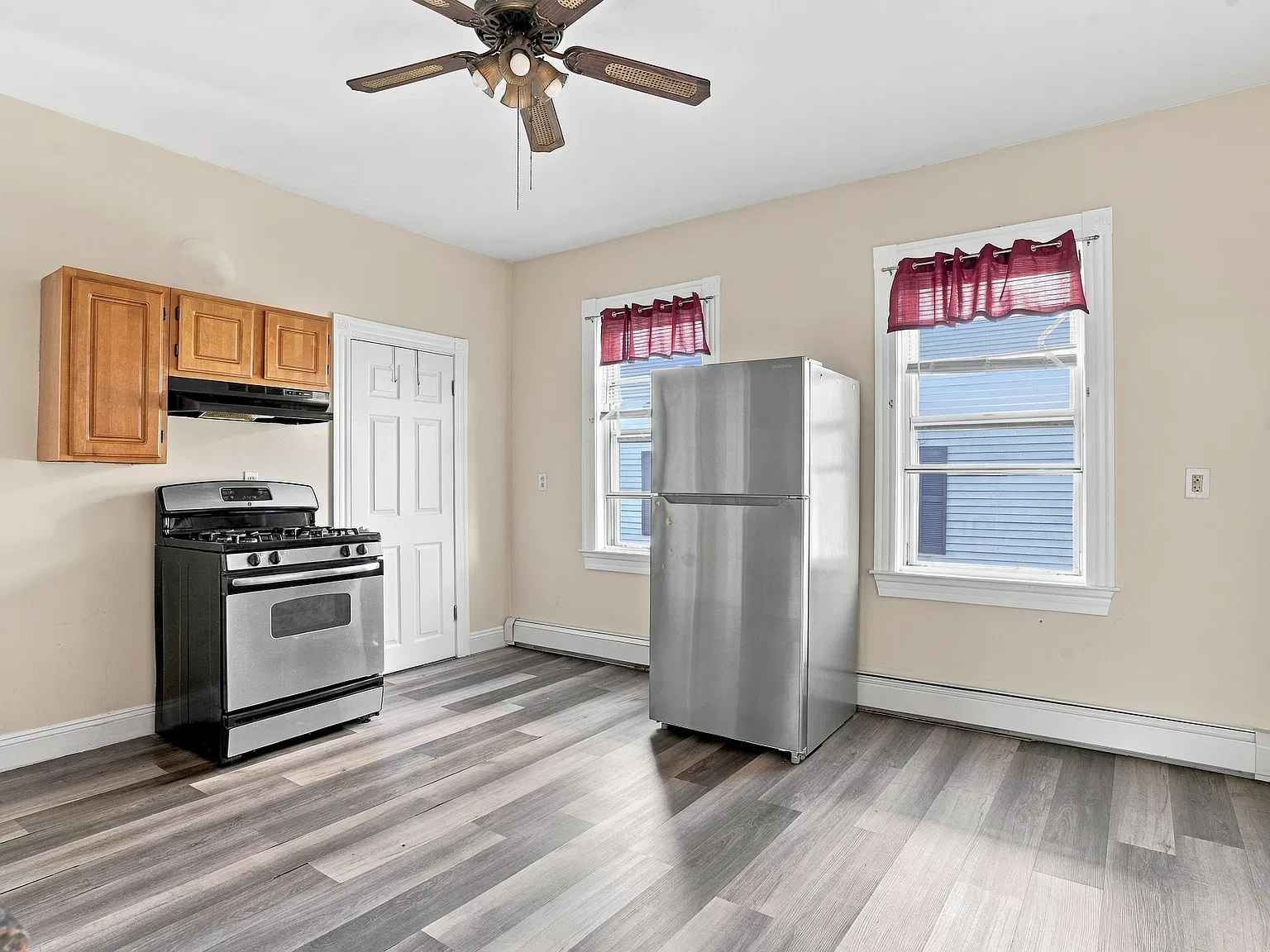 2 bed, 900 sqft, $1,800 — Photo 1