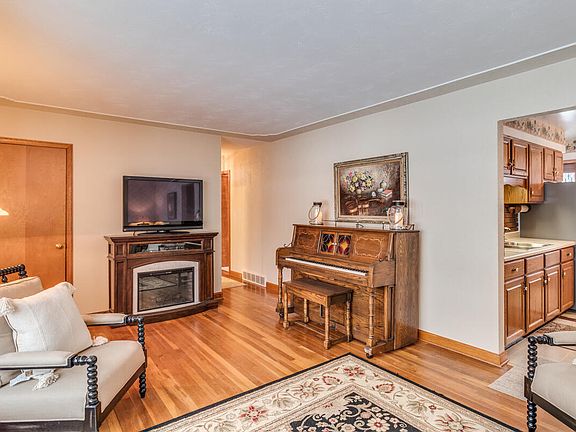 5th image of 244 Lois Dr