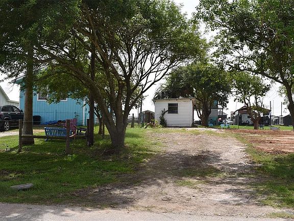 3rd image of 1111 County Road 201