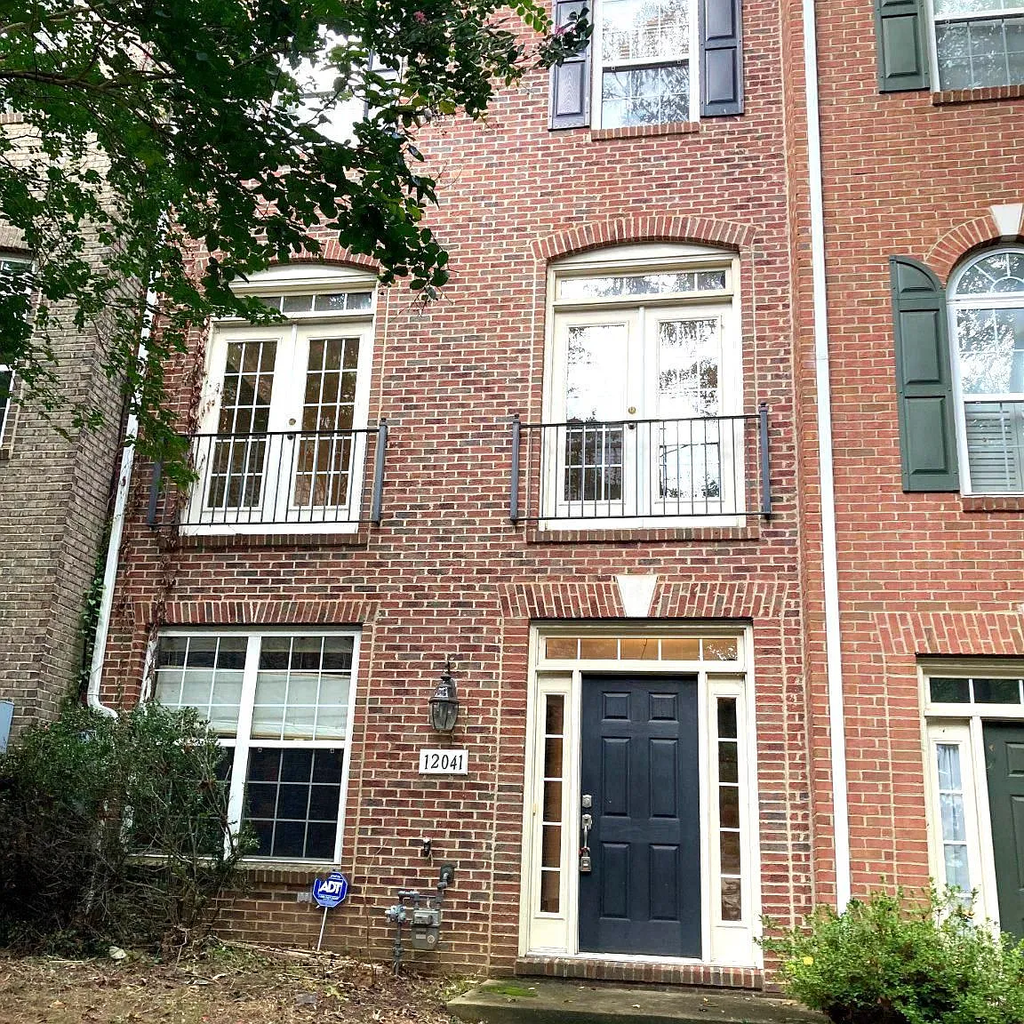 3 bed, 4.0 bath, 1600 sqft, $3,400 — Photo 1