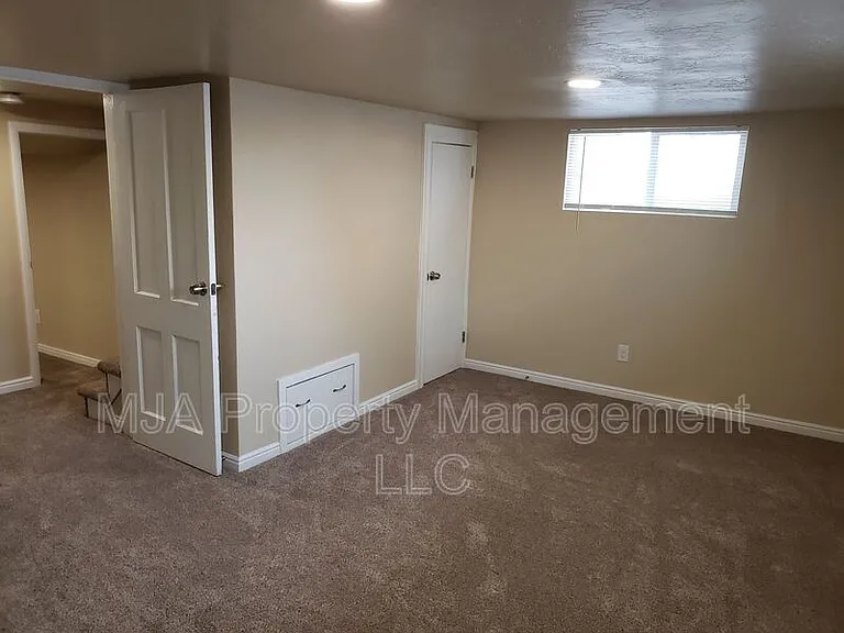 970 W Center St — Photo 11